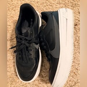 Women’s Nike Air Force 1 PLT.AF.ORM Shoes